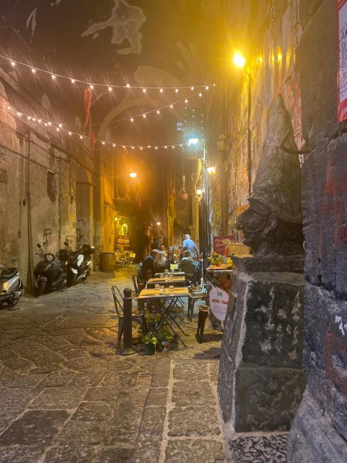 Casa Ninetta - Spaccanapoli - Il Tipico Pianterreno Della Napoli Antica! Eksteriør bilde